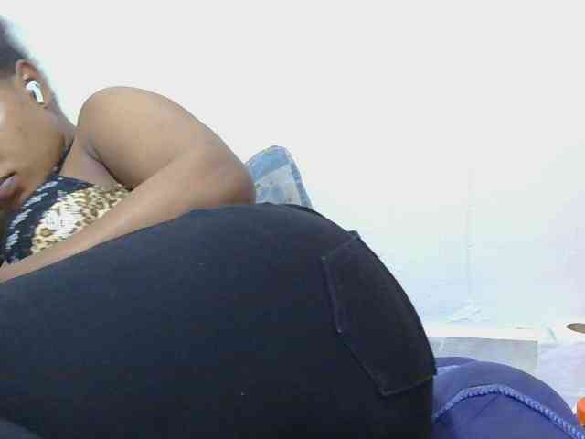 lovelypussy1 webcam