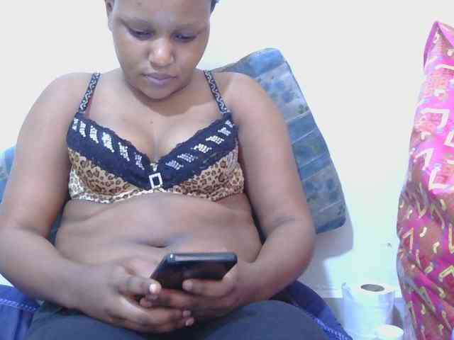 lovelypussy1 webcam