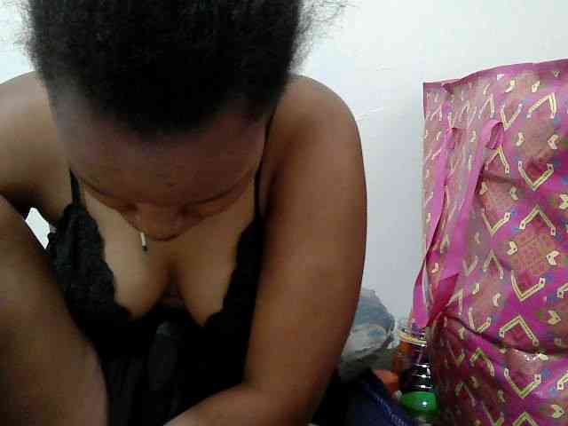 lovelypussy1 webcam