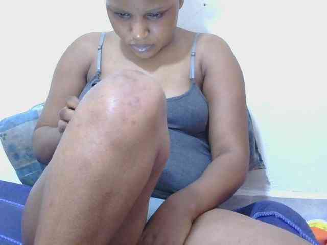 lovelypussy1 webcam