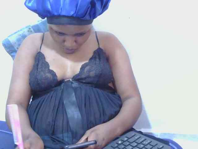 lovelypussy1 webcam