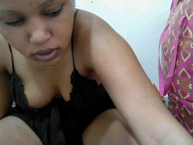lovelypussy1 webcam