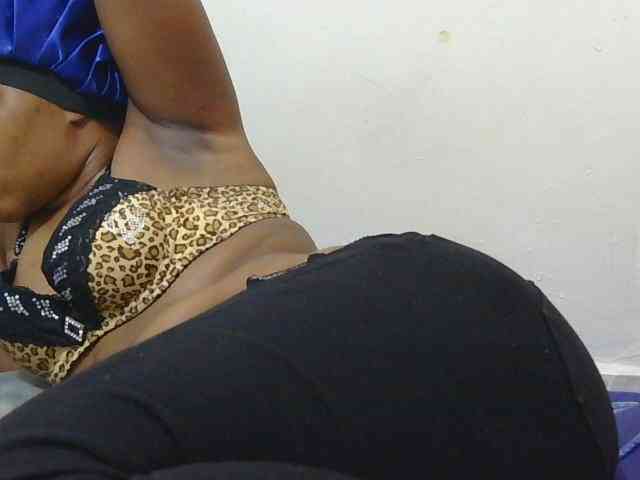 lovelypussy1 webcam