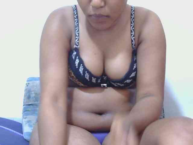 lovelypussy1 webcam