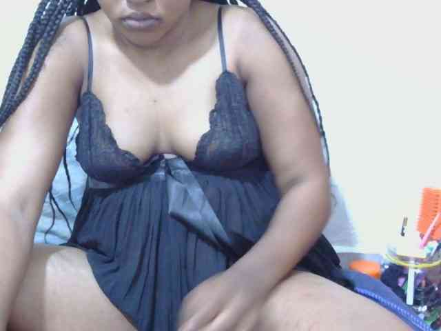 lovelypussy1 webcam