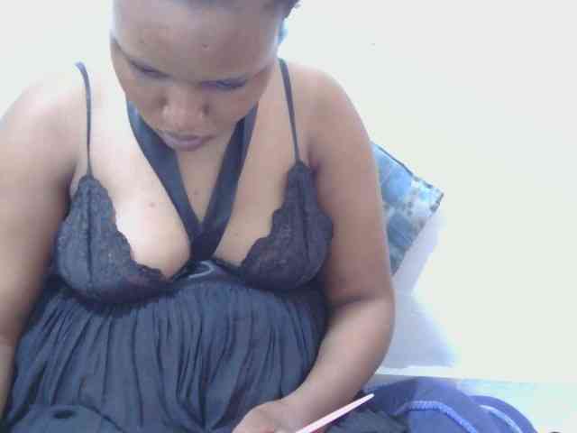 lovelypussy1 webcam