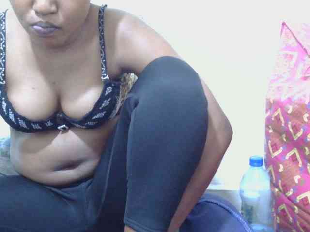 lovelypussy1 webcam