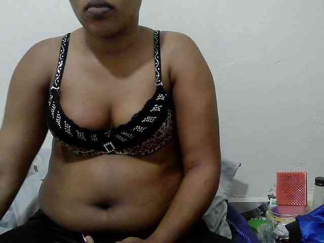 lovelypussy1 webcam