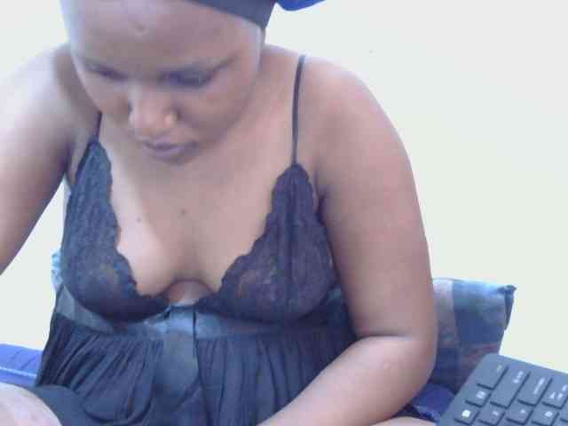 lovelypussy1 webcam