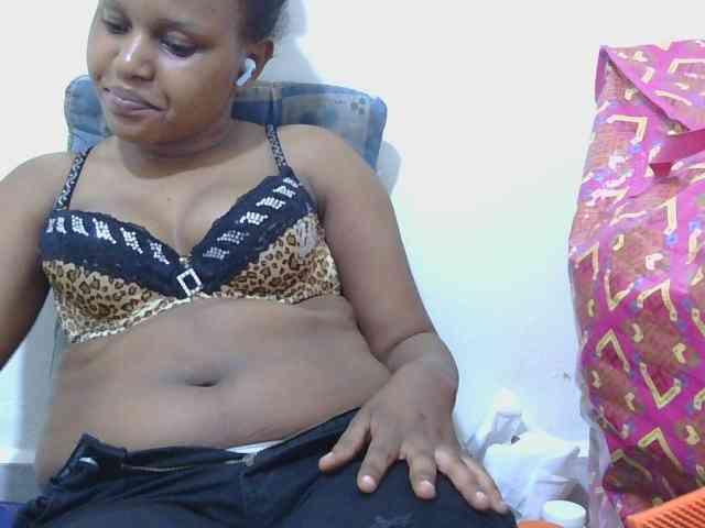 lovelypussy1 webcam