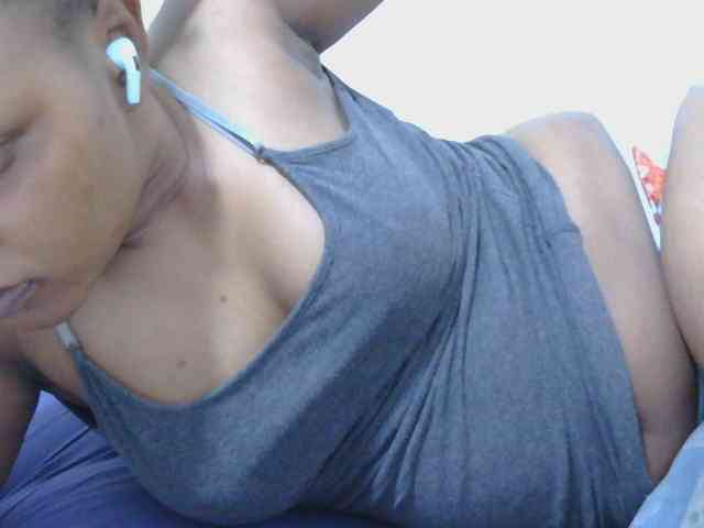 lovelypussy1 webcam