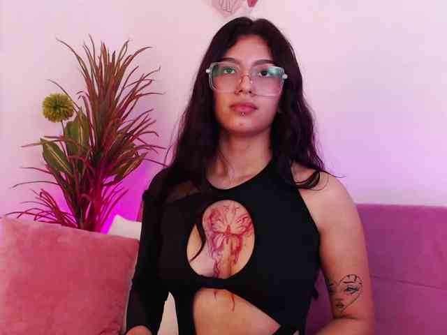Ivylizardi Live Webcam on BongaCams