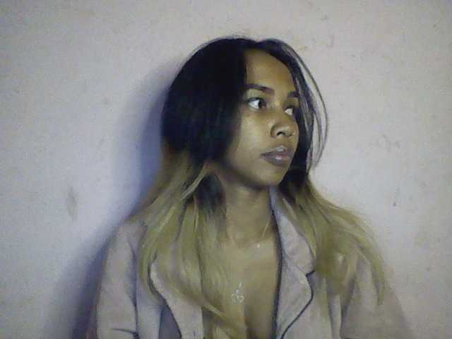 KortneySXX's BongaCams show and profile