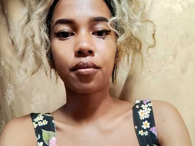 KortneySXX's BongaCams show and profile