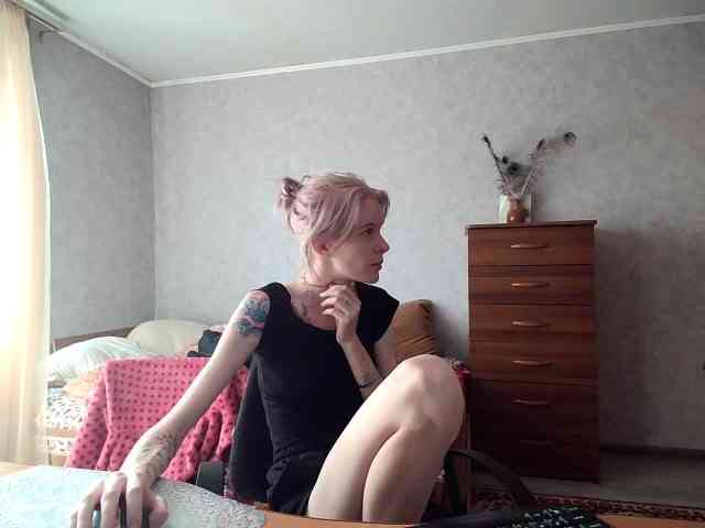 Niki_Tat webcam