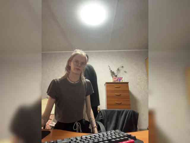 Niki_Tat webcam