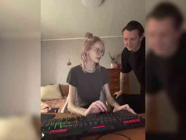 Niki_Tat webcam