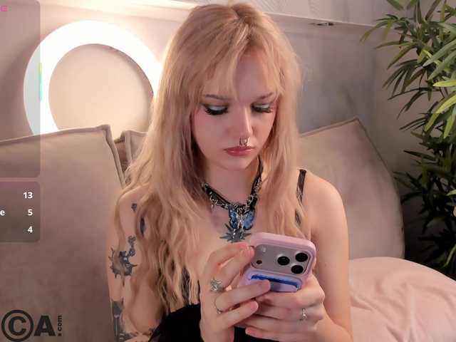 Molly-Platt's BongaCams show and profile