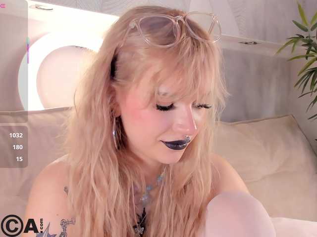 Molly-Platt's BongaCams show and profile