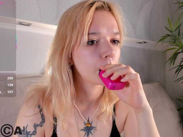Molly-Platt's BongaCams show and profile