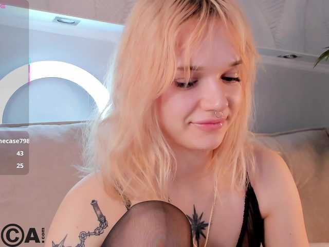 Molly-Platt live cam profile