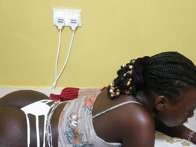 Luckyshee14 live cam profile