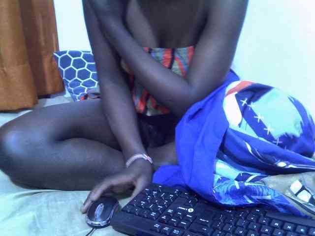 Luckyshee14 webcam