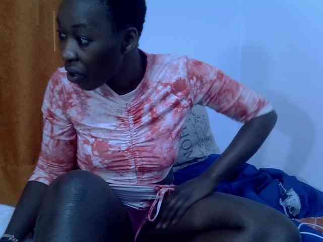 Luckyshee14 webcam