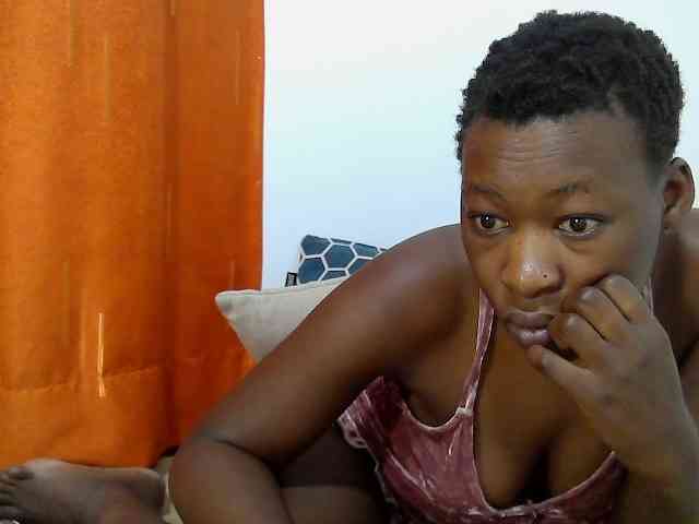 Luckyshee14 webcam