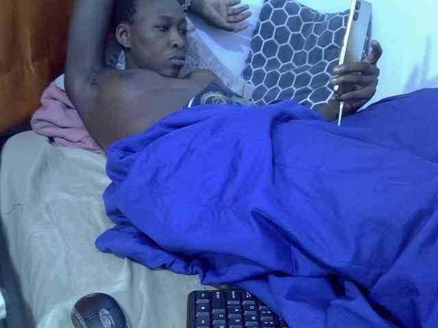 Luckyshee14 webcam