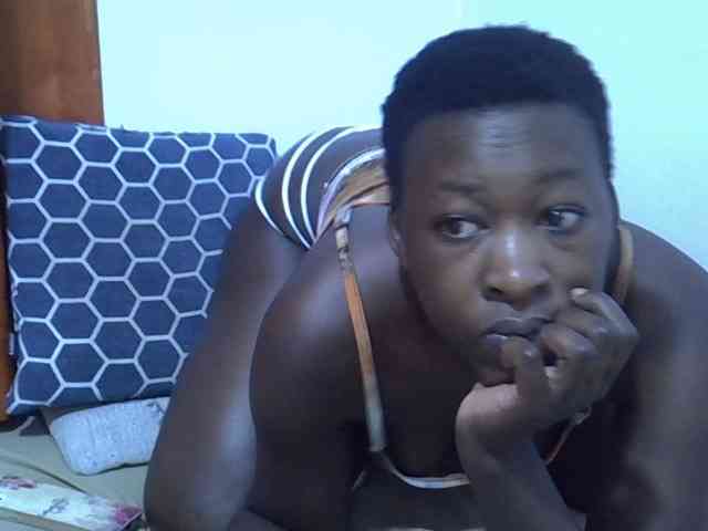 Luckyshee14 webcam