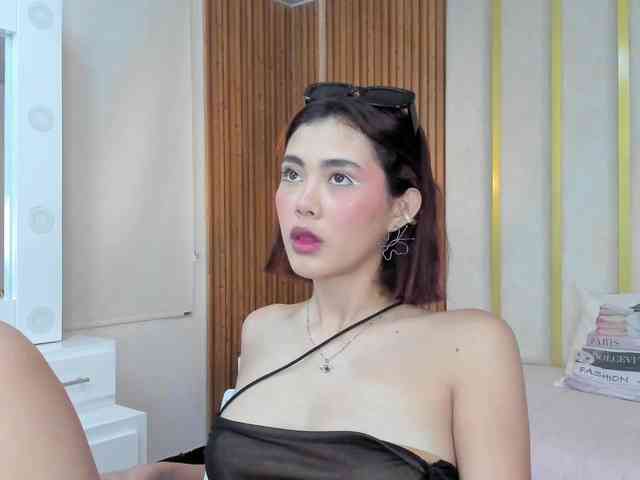 ISABELLA-HEITS Live Webcam on BongaCams