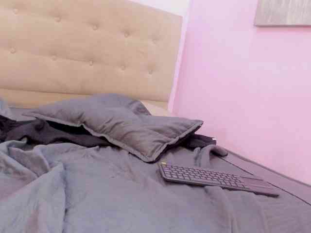 NicolleRossee webcam