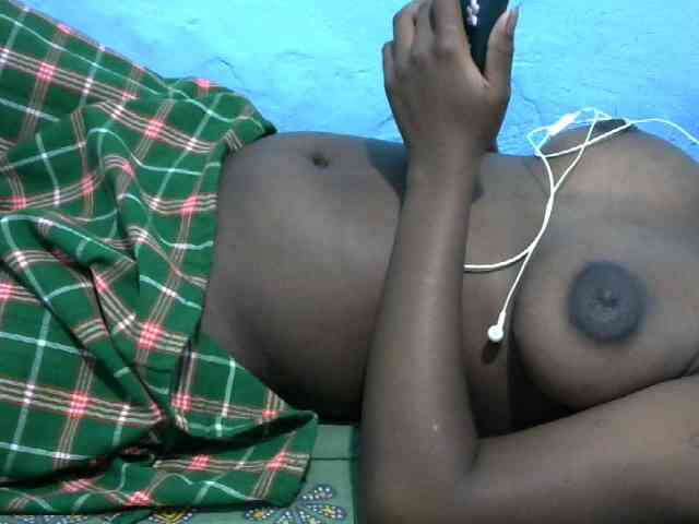 Ebonyladasha webcam