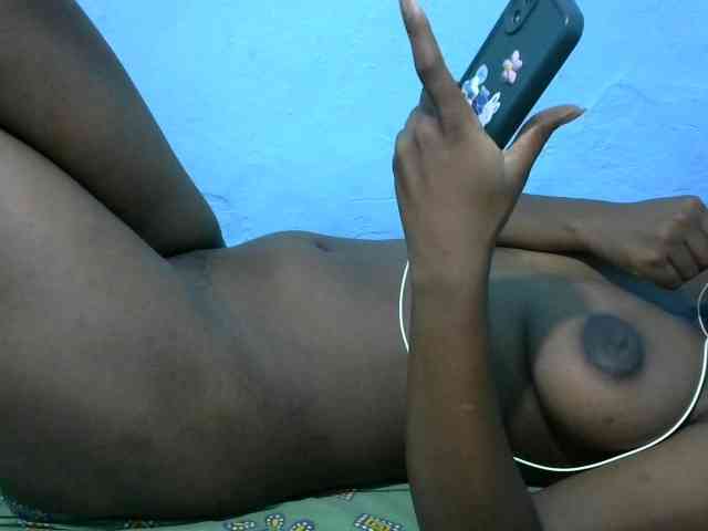 Ebonyladasha webcam