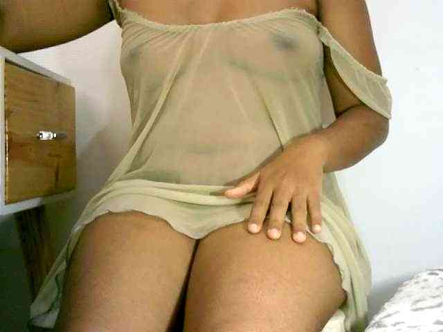 LalyChoco1 webcam