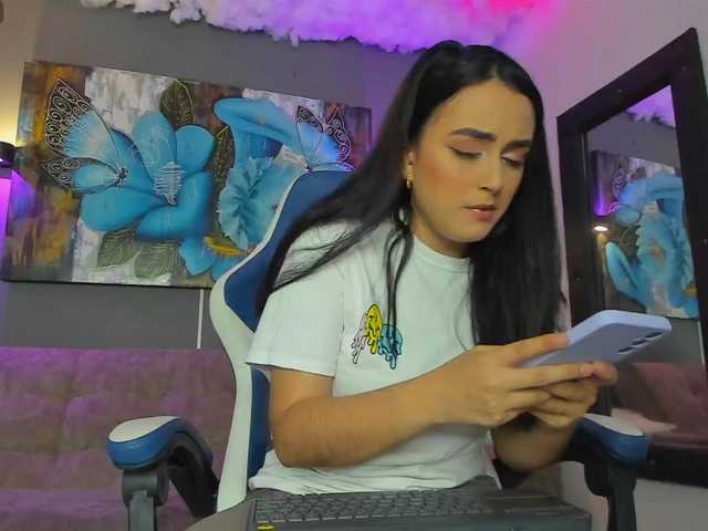 Elizabeth-Lamer's BongaCams show and profile