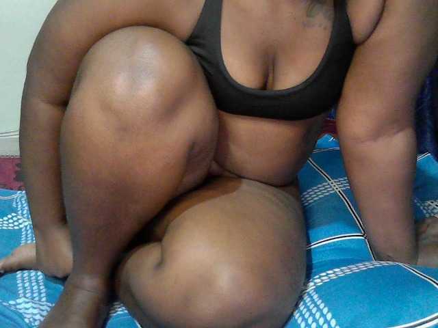 Queen-venny webcam bongacams model stream image