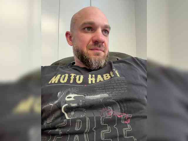 Alex-198810a Live Webcam on BongaCams