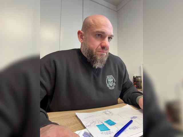 Alex-198810a Alex-198810a