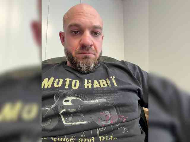 Alex-198810a Live Webcam on BongaCams