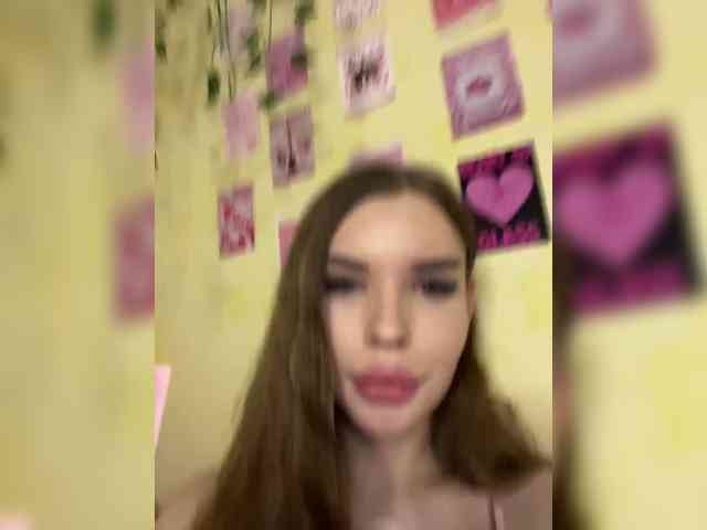 dreamkristal Live Webcam on BongaCams