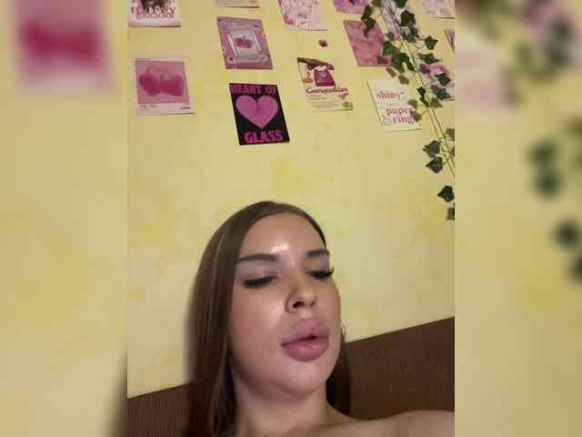 dreamkristal Live Webcam on BongaCams