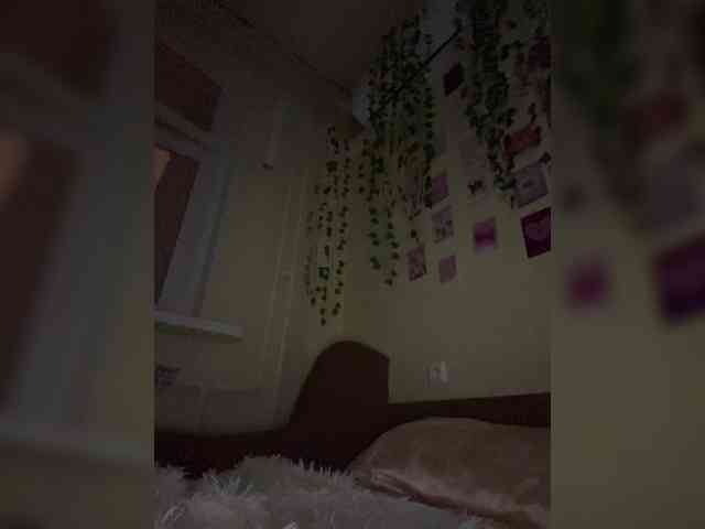 dreamkristal Live Webcam on BongaCams