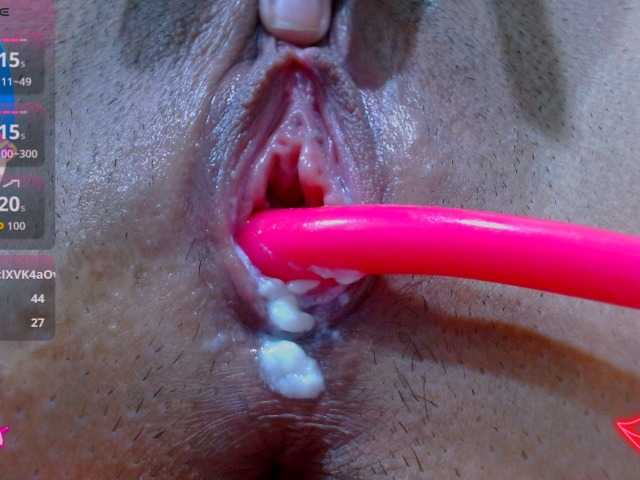 carolinasquirt18's BongaCams show and profile