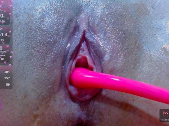 carolinasquirt18's BongaCams show and profile