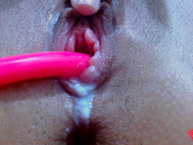 carolinasquirt18's BongaCams show and profile