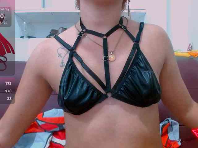 carolinasquirt18 webcam