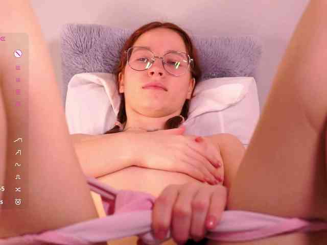 Favorite_redhead webcam