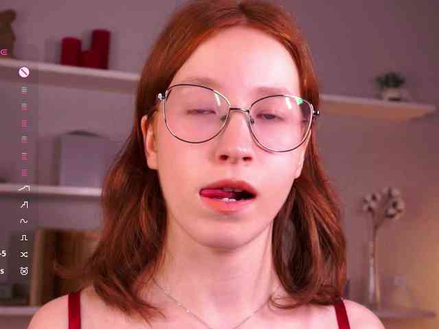 Favorite_redhead webcam
